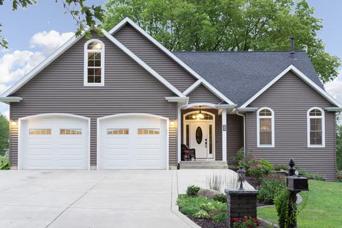 107 Pulaski St, Spring Valley, IL 61362 photo 1