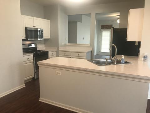 612 Howard Ave, East Dundee, IL 60118 photo 3