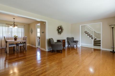 44 Marina Dr, Des Plaines, IL 60016 photo 3