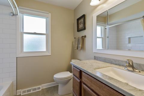44 Marina Dr, Des Plaines, IL 60016 photo 19