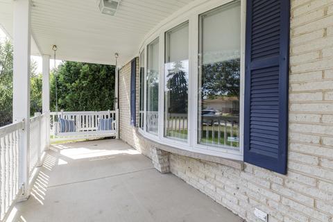44 Marina Dr, Des Plaines, IL 60016 photo 2