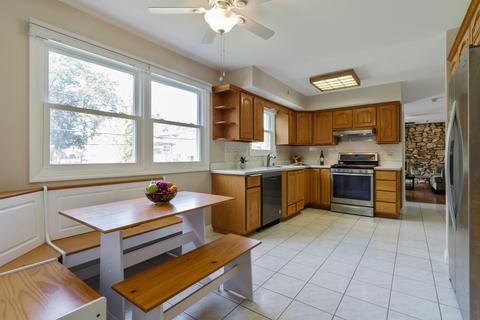 44 Marina Dr, Des Plaines, IL 60016 photo 5