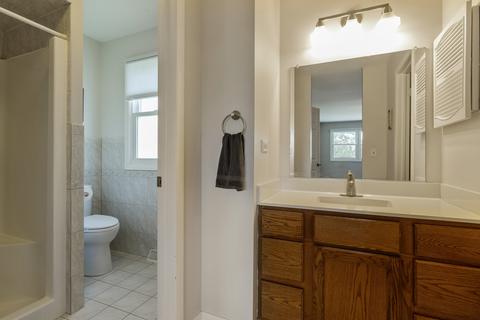 44 Marina Dr, Des Plaines, IL 60016 photo 12