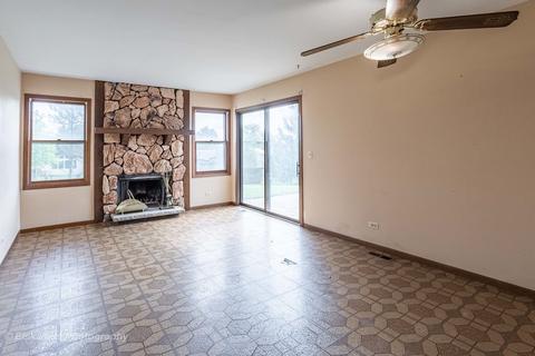 1740 Chestnut Ln, Hoffman Estates, IL 60192 photo 3