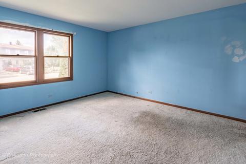 1740 Chestnut Ln, Hoffman Estates, IL 60192 photo 8