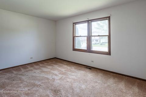 1740 Chestnut Ln, Hoffman Estates, IL 60192 photo 9