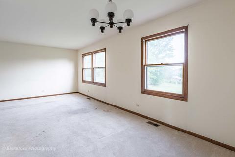 1740 Chestnut Ln, Hoffman Estates, IL 60192 photo 5