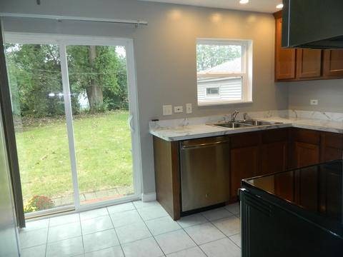 1817 Wilcox St, Crest Hill, IL 60403 photo 10