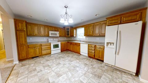695 E Bodman St, Bement, IL 61813 photo 3