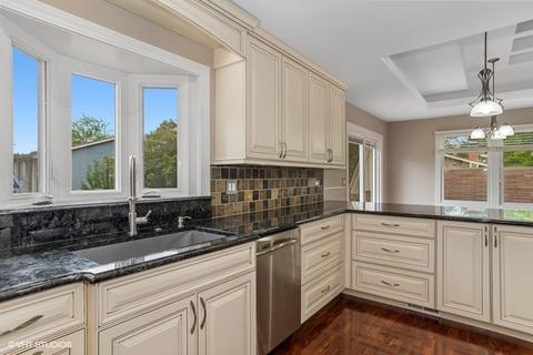 3931 Whispering Trails Dr, Hoffman Estates, IL 60192 photo 3