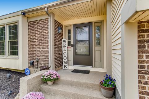 2328 Appleby Dr, Wheaton, IL 60187 photo 3
