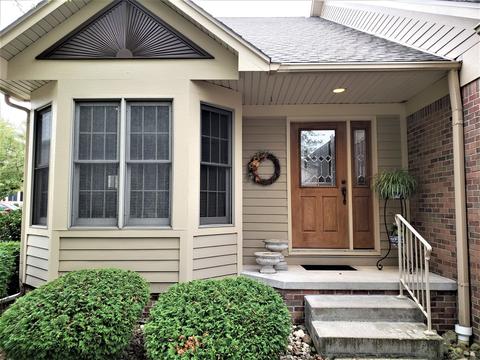 2 Spruce Ct, Bloomington, IL 61704 photo 2