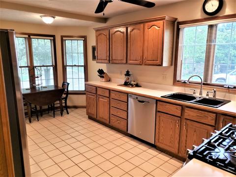 2 Spruce Ct, Bloomington, IL 61704 photo 9