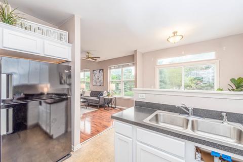 2300 Moonlight Ct, Aurora, IL 60503 photo 9