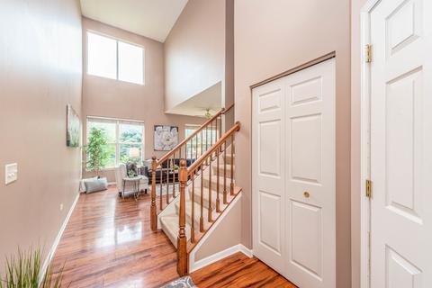 2300 Moonlight Ct, Aurora, IL 60503 photo 2