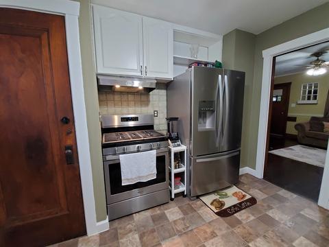 24 S Worth Ave, Elgin, IL 60123 photo 5