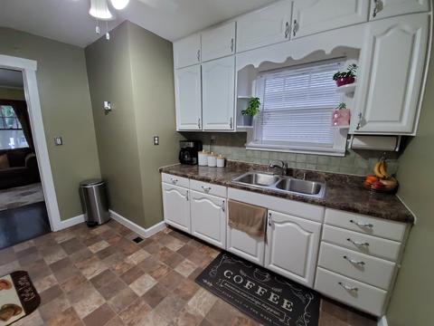 24 S Worth Ave, Elgin, IL 60123 photo 6