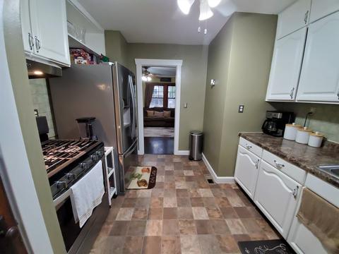 24 S Worth Ave, Elgin, IL 60123 photo 4