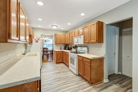 60 Carthage Ln, Hoffman Estates, IL 60169 photo 11