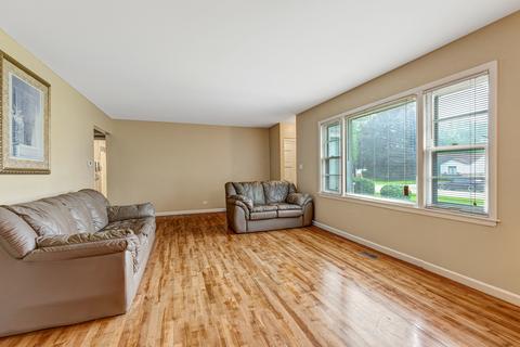 60 Carthage Ln, Hoffman Estates, IL 60169 photo 4