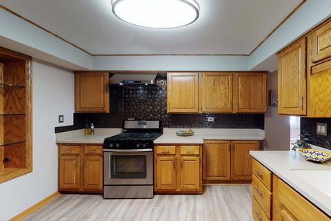 2293 Westview Dr, Des Plaines, IL 60018 photo 10