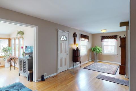 2293 Westview Dr, Des Plaines, IL 60018 photo 4