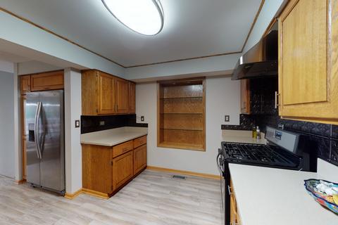 2293 Westview Dr, Des Plaines, IL 60018 photo 12