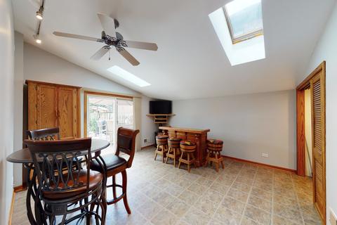 2293 Westview Dr, Des Plaines, IL 60018 photo 14