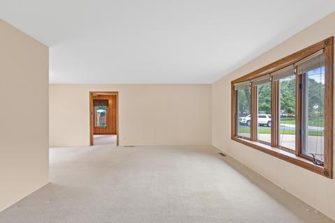 2203 Heron Ct, Rolling Meadows, IL 60008 photo 3