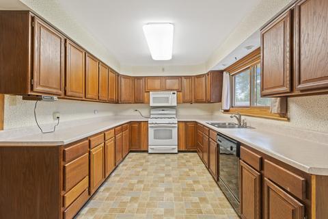 2203 Heron Ct, Rolling Meadows, IL 60008 photo 8