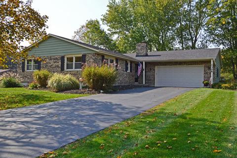 1306 Cardinal Dr, Algonquin, IL 60102 photo 1
