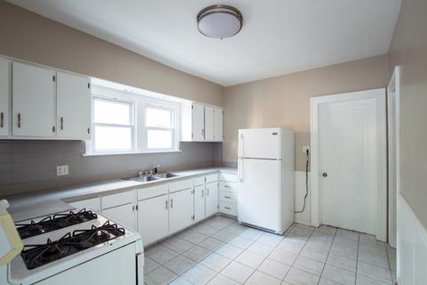 511 W Marion St, Joliet, IL 60436 photo 3