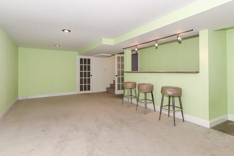 70 S Warrington Rd, Des Plaines, IL 60016 photo 12