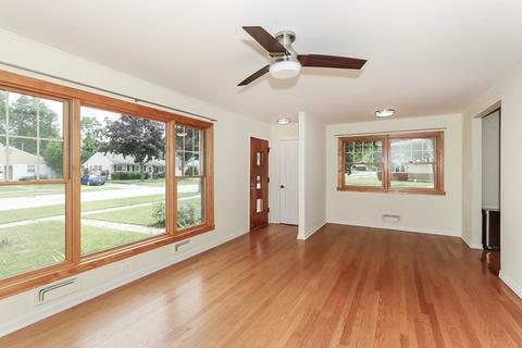 70 S Warrington Rd, Des Plaines, IL 60016 photo 3