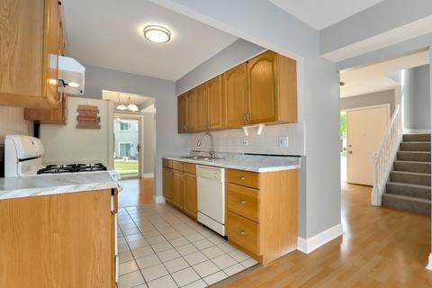 720 Scarbrough Cir, Hoffman Estates, IL 60169 photo 10