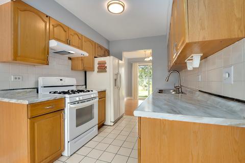 720 Scarbrough Cir, Hoffman Estates, IL 60169 photo 11