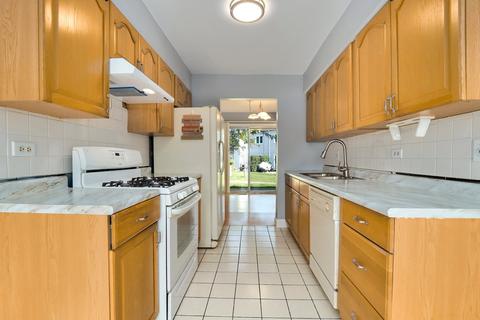 720 Scarbrough Cir, Hoffman Estates, IL 60169 photo 12