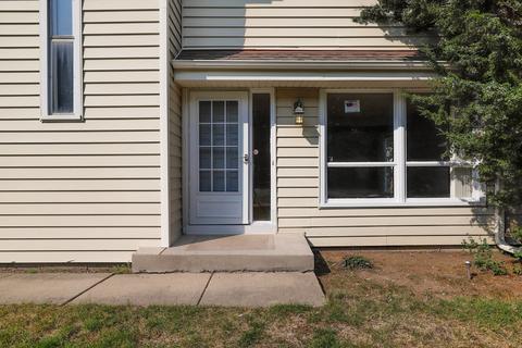 720 Scarbrough Cir, Hoffman Estates, IL 60169 photo 2