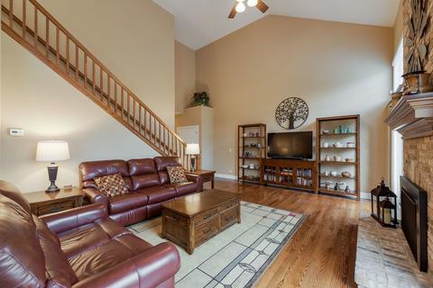 2027 Mackenzie Pl, Wheaton, IL 60187 photo 6