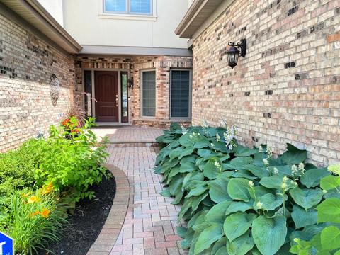 2027 Mackenzie Pl, Wheaton, IL 60187 photo 2