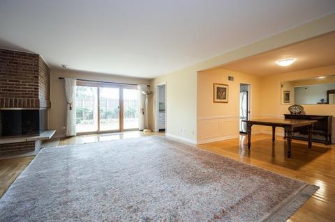 1828 Wildberry Dr #E, Glenview, IL 60025 photo 3
