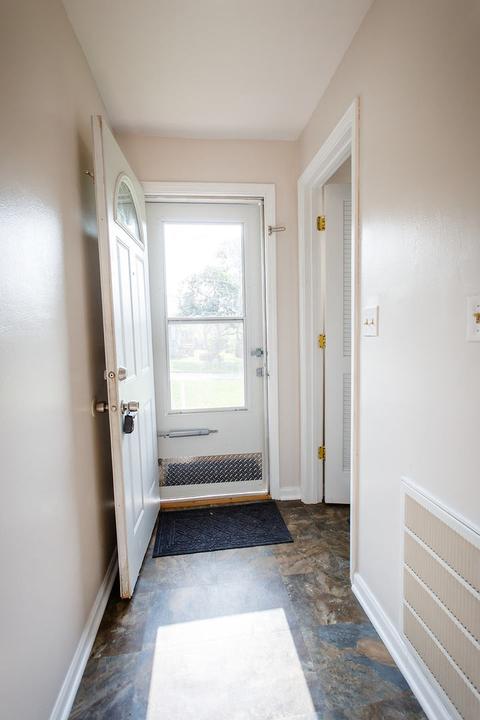 2515 S Scheid Ln, Mchenry, IL 60051 photo 3