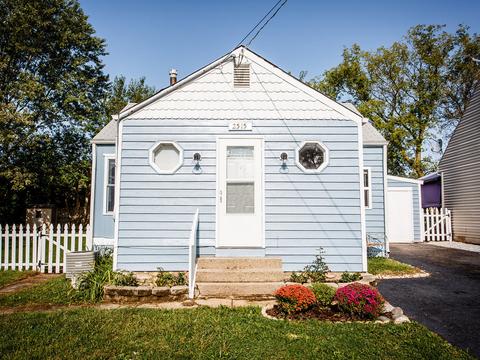 2515 S Scheid Ln, Mchenry, IL 60051 photo 1