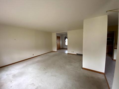 960 Laurel Dr, Aurora, IL 60506 photo 2