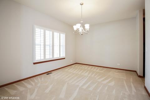 209 Dawn Ct, Elgin, IL 60124 photo 3