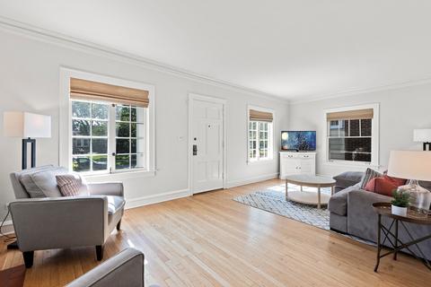 2152 Mcdaniel Ave, Evanston, IL 60201 photo 2