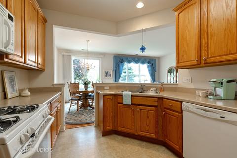 2813 Beacon Point Cir, Elgin, IL 60124 photo 7