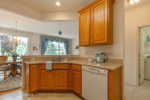 2813 Beacon Point Cir, Elgin, IL 60124 photo 8