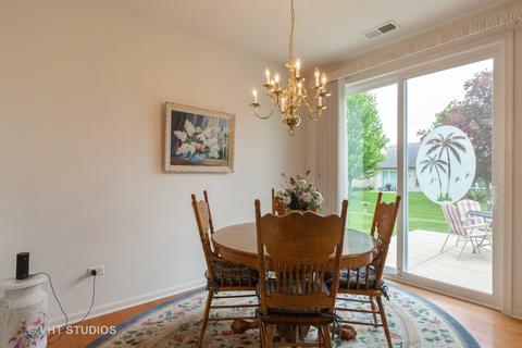 2813 Beacon Point Cir, Elgin, IL 60124 photo 10