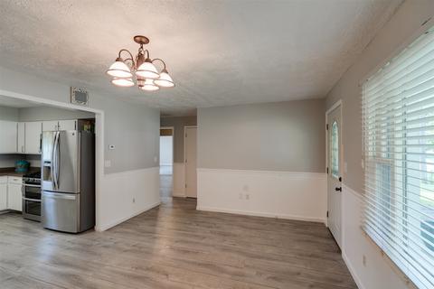 404 E Wood St, Colfax, IL 61728 photo 6